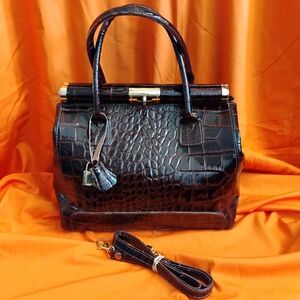 Pelle d Giada Elegant Brown Croc Pattern Handbag